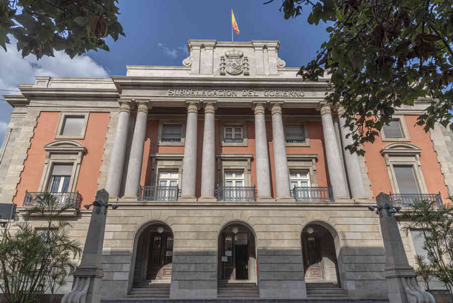 Tenerife 004 - Santa Cruz de Tenerife - edificio de la Subdelegación del Gobierno.jpg